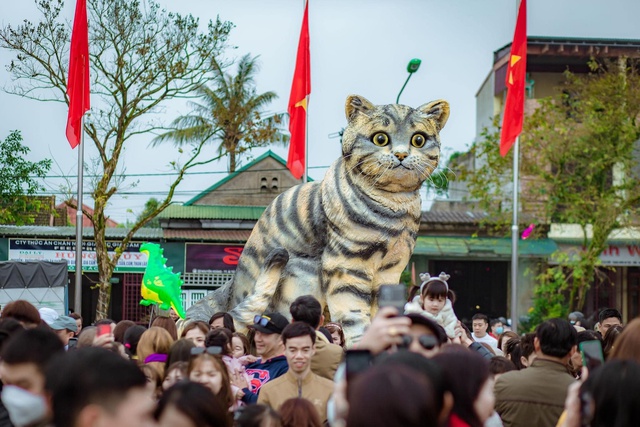 Quảng trị: Khen thưởng thợ điêu khắc linh vật mèo tại huyện Triệu Phong. - Ảnh 2.