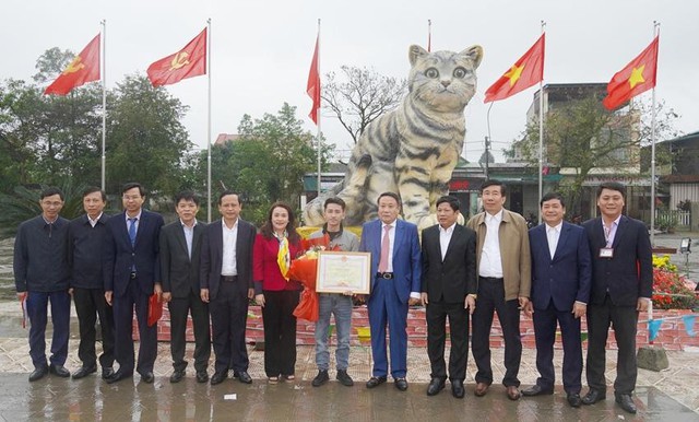 Quảng trị: Khen thưởng thợ điêu khắc linh vật mèo tại huyện Triệu Phong. - Ảnh 4.