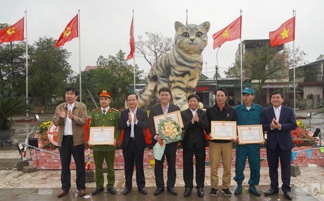 Quảng trị: Khen thưởng thợ điêu khắc linh vật mèo tại huyện Triệu Phong. - Ảnh 5.