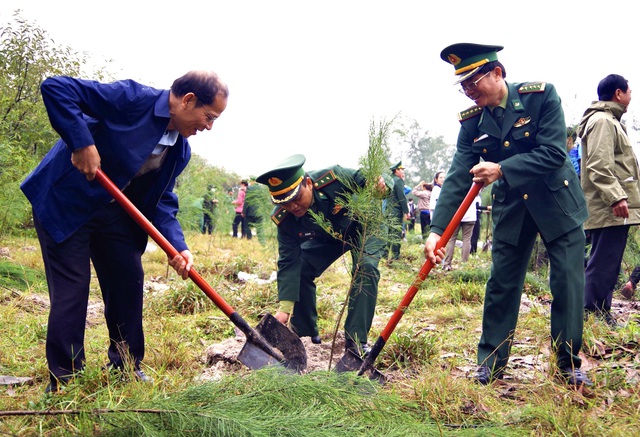 BĐBP tỉnh Thừa Thiên Huế: Trồng hơn 3.000 cây Dương trong Lễ phát động Tết trồng cây - Ảnh 6.