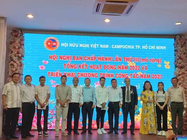 Hội Hữu nghị Việt Nam - Campuchia TP. Hồ Chí Minh nhận đỡ đầu 19 sinh viên - Ảnh 2. Hội Hữu nghị Việt Nam - Campuchia TP. Hồ Chí Minh nhận đỡ đầu 19 sinh viên - Ảnh 2.