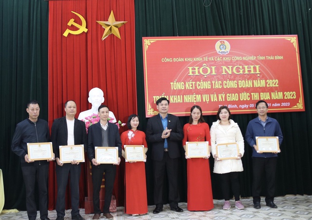 Thái Bình: Gần 24.000 đoàn viên, người lao động được tổ chức công đoàn tặng quà - Ảnh 3.