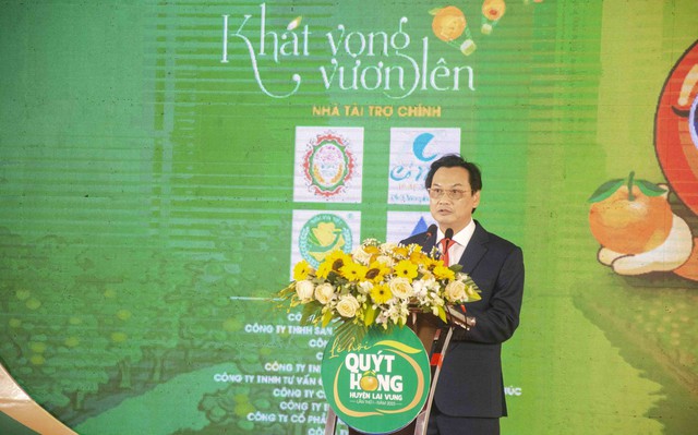Ông Nguyễn Hữu Nghĩa - Chủ tịch UBND huyện Lai Vung phát biểu khai mạc lễ hội.