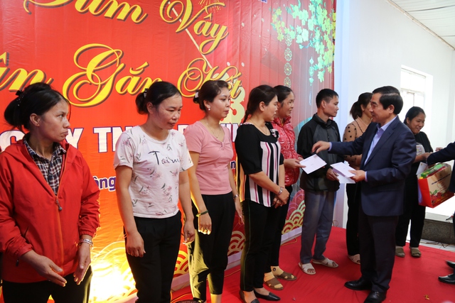 Thái Bình: Hơn 10.000 công nhân lao động huyện Đông Hưng được nhận quà Tết của tổ chức công đoàn. - Ảnh 1.
