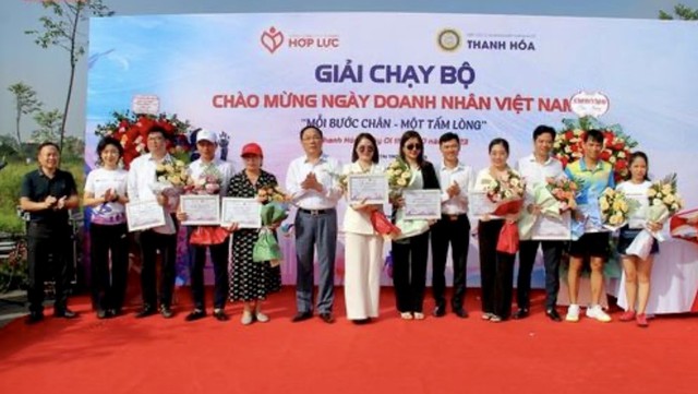 Thanh Hóa: Gần 300 VĐV tham gia tranh tài tại Giải chạy chào mừng Ngày Doanh nhân Việt Nam - Ảnh 2.