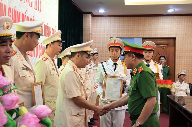 Hà Nội bổ nhiệm 332 Điều tra viên Công an cấp xã - Ảnh 1.