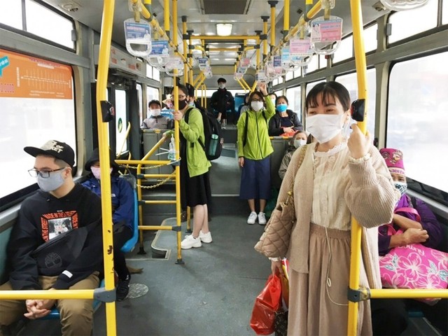 Hà Nội: Lượng khách đi xe buýt có chiều hướng tăng trở lại - Ảnh 1.