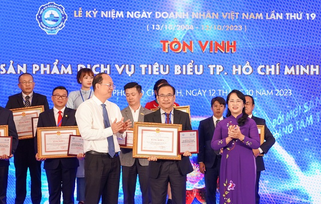 VISSAN vinh dự đón nhận danh hiệu Sản phẩm - Dịch vụ tiêu biểu TP.HCM năm 2023 - Ảnh 1.