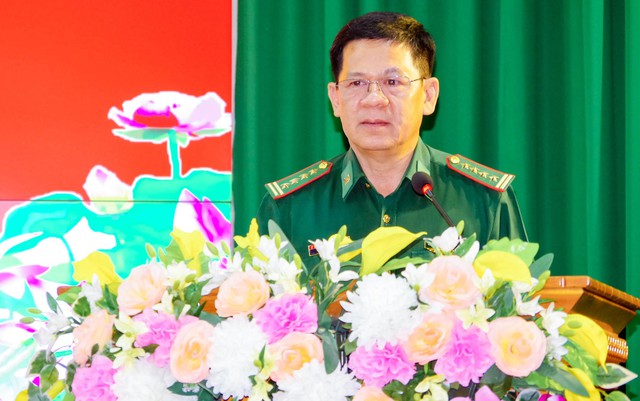 Đại tá Bùi Văn Bình, Phó chỉ huy trưởng nghiệp vụ BĐBP tỉnh phát biểu khai mạc lớp tập huấn.