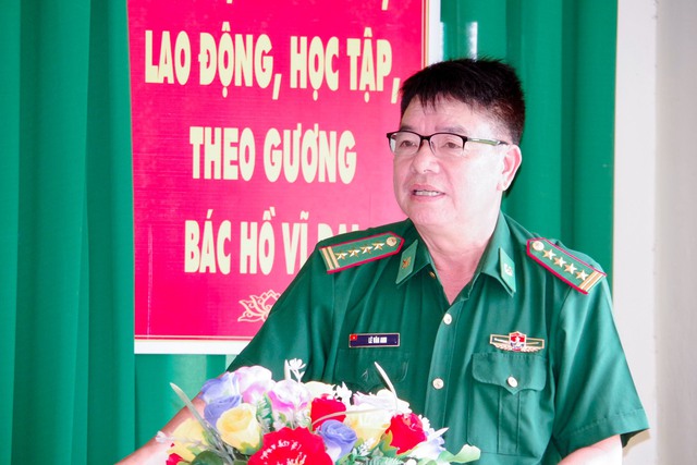 Đại tá Lê Văn Anh - Phó Chính ủy BĐBP tỉnh phát biểu kết luận buổi đối thoại tại đồn Biên phòng Vĩnh Châu.