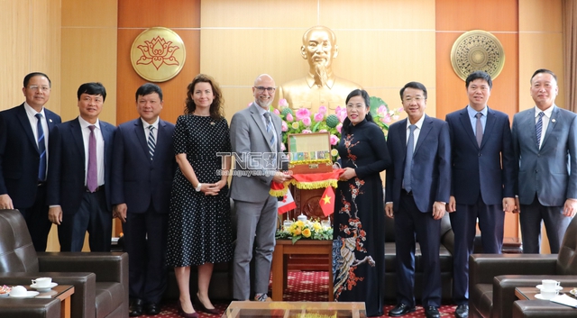 Đoàn công tác Đại sứ quán Canada tại Việt Nam thăm và làm việc tại tỉnh Thái Nguyên - Ảnh 3.