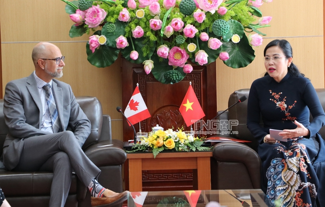 Đoàn công tác Đại sứ quán Canada tại Việt Nam thăm và làm việc tại tỉnh Thái Nguyên - Ảnh 2.