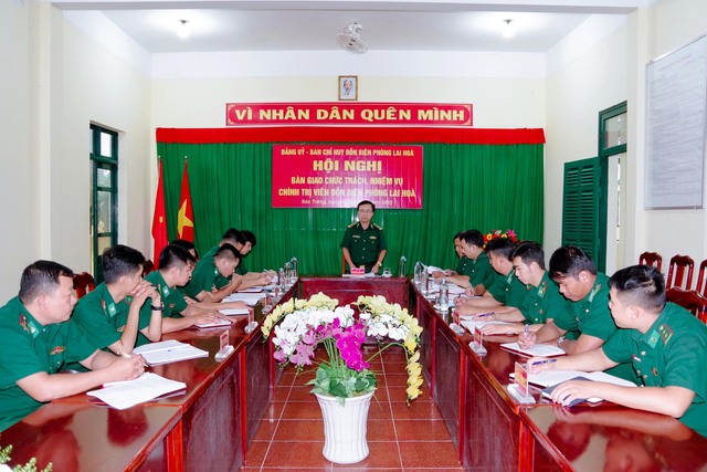 Đại tá Nguyễn Trìu Mến - Bí thư Đảng ủy, Chính ủy BĐBP tỉnh phát biểu chỉ đạo tại hội nghị.