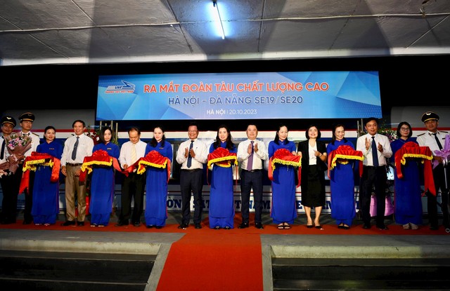 Chính thức ra mắt đoàn tàu chất lượng cao Hà Nội - Đà Nẵng - Ảnh 1.