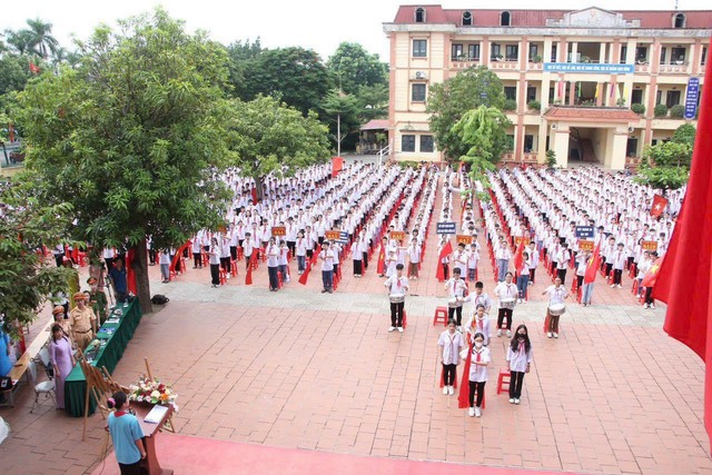 Công an thành phố Ninh Bình tuyên truyền phổ biến pháp luật về trật tự, an toàn giao thông trong trường học - Ảnh 1.
