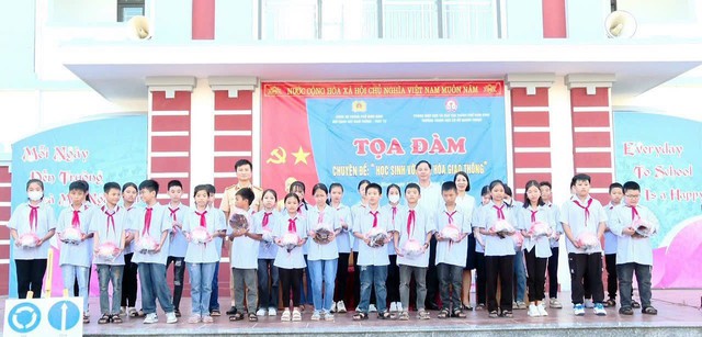 Công an thành phố Ninh Bình tuyên truyền phổ biến pháp luật về trật tự, an toàn giao thông trong trường học - Ảnh 5.