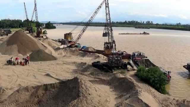 Quảng Nam: Tăng cường công tác quản lý khai thác cát, sỏi lòng sông trên địa bàn - Ảnh 1.