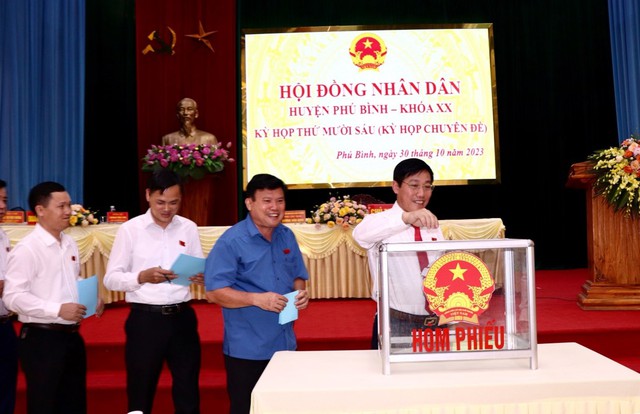 Thái Nguyên: Ông Lê Thanh Sơn được bầu giữ chức Chủ tịch UBND huyện Phú Bình - Ảnh 1.