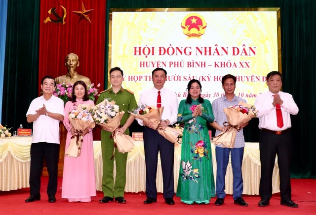 Thái Nguyên: Ông Lê Thanh Sơn được bầu giữ chức Chủ tịch UBND huyện Phú Bình - Ảnh 3.
