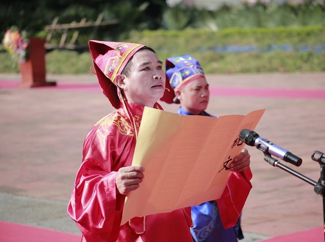 Thanh Hóa: Hàng nghìn người dân nô nức về dự Lễ hội Lam Kinh năm 2023 - Ảnh 5.