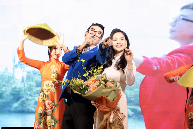 Danh ca Long Nhật ra mắt hai MV về Đà Nẵng  - Ảnh 12.