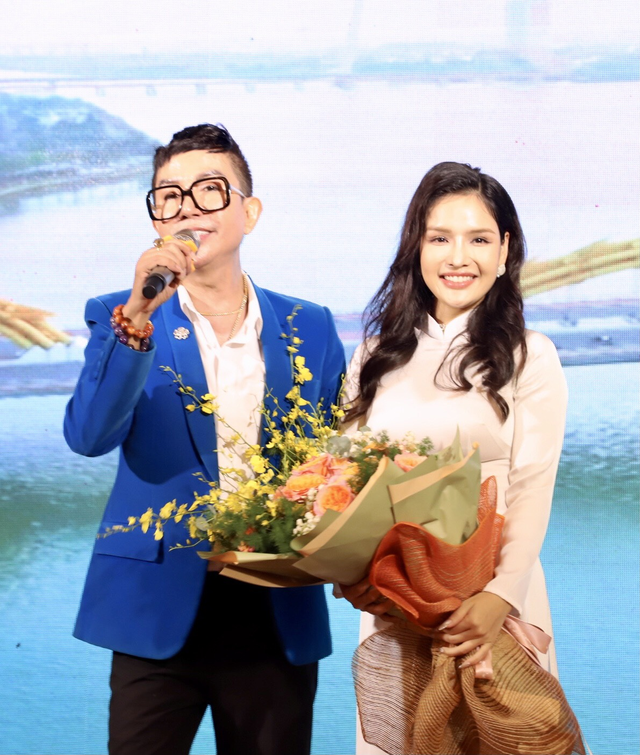 Danh ca Long Nhật ra mắt hai MV về Đà Nẵng  - Ảnh 15.