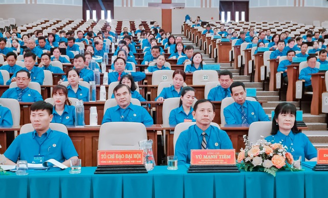 Các đại biểu tham dự phiên thứ nhất Đại hội Công đoàn Trà Vinh.