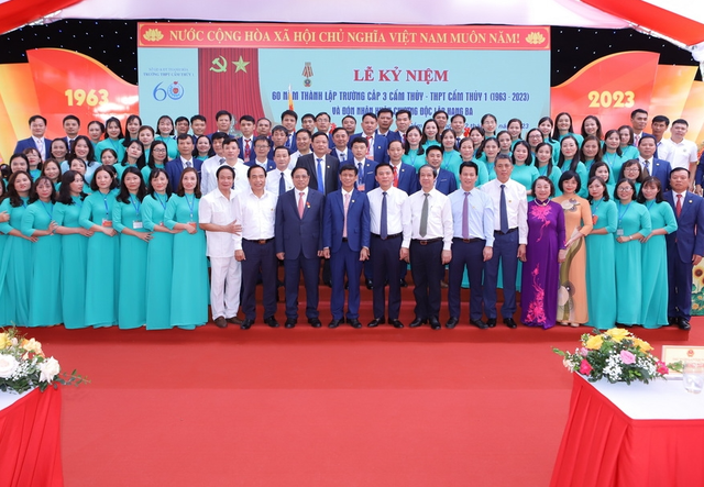 Thanh Hóa: Thủ tướng Chính phủ Phạm Minh Chính dự lễ kỷ niệm 60 năm thành lập Trường THPT Cẩm Thủy 1 - Ảnh 5.
