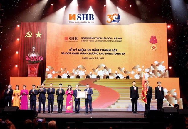 SHB nhận Huân chương Lao động hạng Ba nhân kỷ niệm 30 năm thành lập- Ảnh 1.
