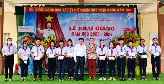 Nguyên Phó Tổng Thanh tra Chính phủ Nguyễn Chiến Bình: Đau đáu với sự nghiệp trồng người- Ảnh 2.