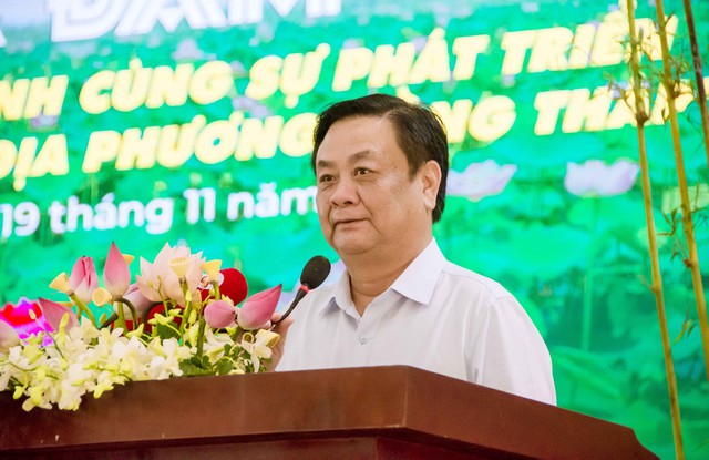 Bộ trưởng Bộ Nông nghiệp và Phát triển Nông thôn Lê Minh Hoan chia sẻ tại buổi Tọa đàm.
