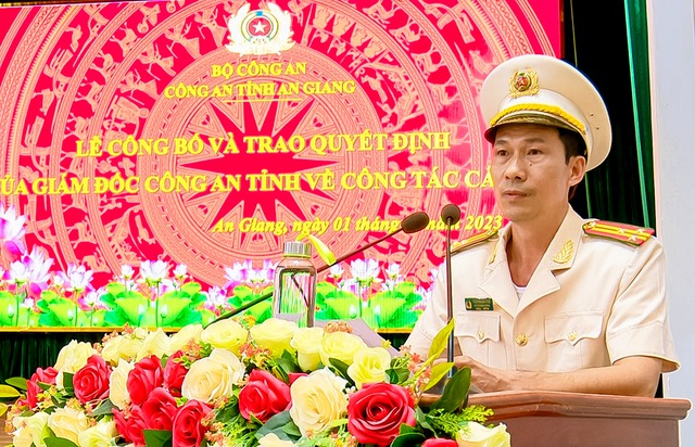 Thượng tá Phạm Hoàng Tùng, Trưởng phòng An ninh điều tra Công an tỉnh phát biểu nhận nhiệm vụ.