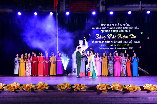 Trường PT Vùng cao Việt Bắc: Nhiều hoạt động tri ân ngày Nhà giáo Việt Nam 20/11- Ảnh 2.