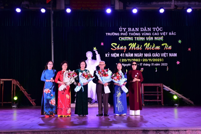 Trường PT Vùng cao Việt Bắc: Nhiều hoạt động tri ân ngày Nhà giáo Việt Nam 20/11- Ảnh 1.