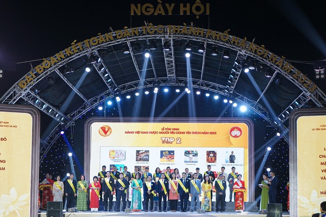 VISSAN đón nhận danh hiệu Hàng Việt Nam được người tiêu dùng yêu thích năm 2023- Ảnh 2.