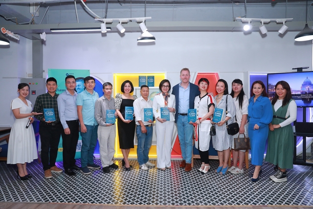 Đại sứ Thung lũng Silicon ra mắt sách Doanh nghiệp vươn tầm thế giới tại Việt Nam
- Ảnh 2.