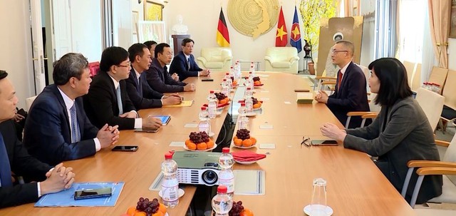 Đoàn công tác của tỉnh Thanh Hoá kết thúc tốt đẹp chuyến thăm và làm việc tại Châu Âu - Ảnh 1.