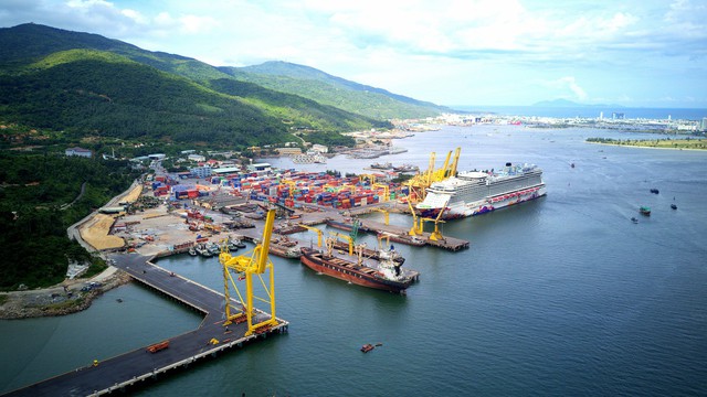 Bộ GTVT cho phép 3 cầu cảng tại Cảng Tiên Sa được tiếp nhận tàu container - Ảnh 1.