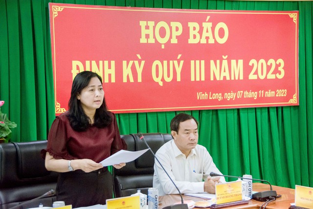 Bà Phạm Thị Nở - Chánh Văn phòng UBND tỉnh Vĩnh Long phát biểu cung cấp thông tin báo chí định kỳ quý III năm 2023.