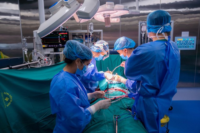 Bệnh viện ĐK Thanh Hóa: Tiếp tục duy trì và phát triển các kỹ thuật chuyên sâu chuyên ngành Ngoại Tim mạch – Lồng ngực - Ảnh 2.