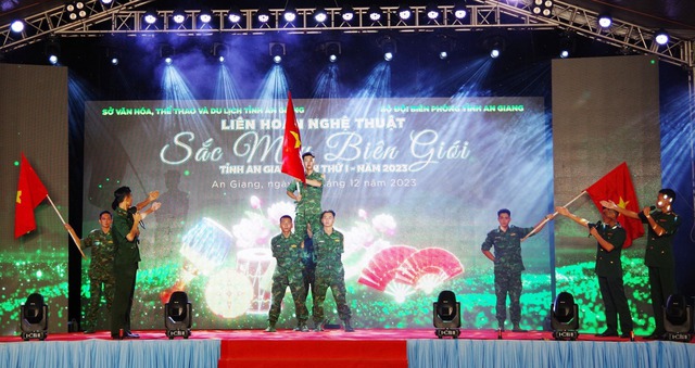 Rực rỡ Liên hoan Nghệ thuật sắc màu biên giới tỉnh An Giang lần thứ I- Ảnh 1.