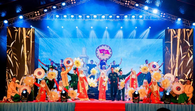 Rực rỡ Liên hoan Nghệ thuật sắc màu biên giới tỉnh An Giang lần thứ I- Ảnh 2.