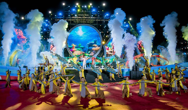 Festival Tôm Cà Mau và Diễn đàn kết nối sản phẩm OCOP ĐBSCL năm 2023 với chủ đề &quot;Tôm Cà Mau - Tự hào thương hiệu Việt&quot;.