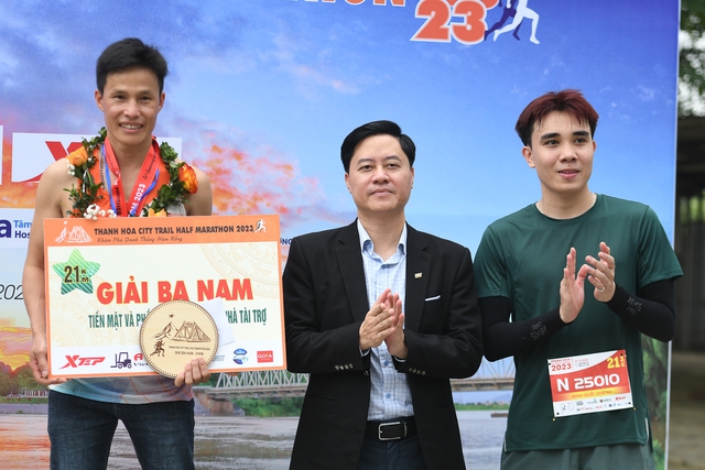 Hơn 1.000 người tham gia "Thanh Hóa City Trail 2023 - Khám phá danh thắng Hàm Rồng"- Ảnh 6.