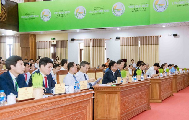 Phó Thủ tướng Chính phủ Trần Lưu Quang dự Lễ công bố Quy hoạch tỉnh Hậu Giang.