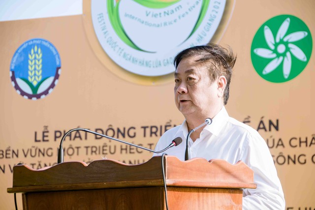 Bộ trưởng Bộ Nông nghiệp và Phát triển nông thôn Lê Minh Hoan phát biểu phát động đề án.