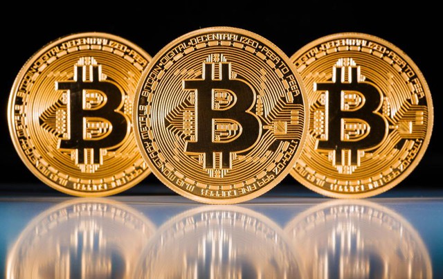 Giá Bitcoin hôm nay 18/12: Đối mặt với ngưỡng kháng cự lớn 43.000 USD- Ảnh 1.