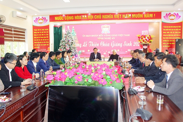 Nghệ An: Lãnh đạo UBND tỉnh chúc mừng Ủy ban Đoàn kết công giáo nhân Lễ Giáng sinh 2023- Ảnh 1.