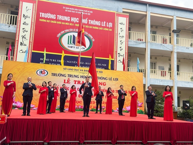 Hà Đông (Hà Nội): Trường THPT Lê Lợi trao tặng 3.500 lá Quốc kỳ cho các chiến sĩ hải đảo Trường Sa- Ảnh 4.