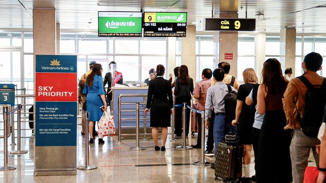Cao điểm Tết Nguyên đán, sân bay Tân Sơn Nhất dự kiến phục vụ 900 chuyến/ngày - Ảnh 1.
